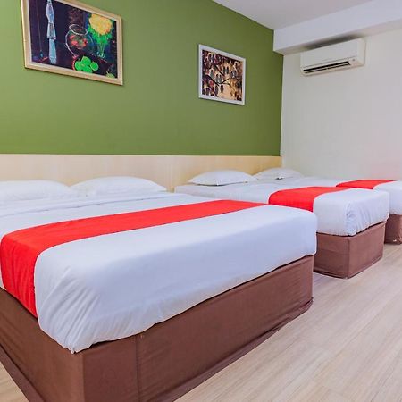 Hotel 101 Permas Jaya Джохор Бахру Екстериор снимка
