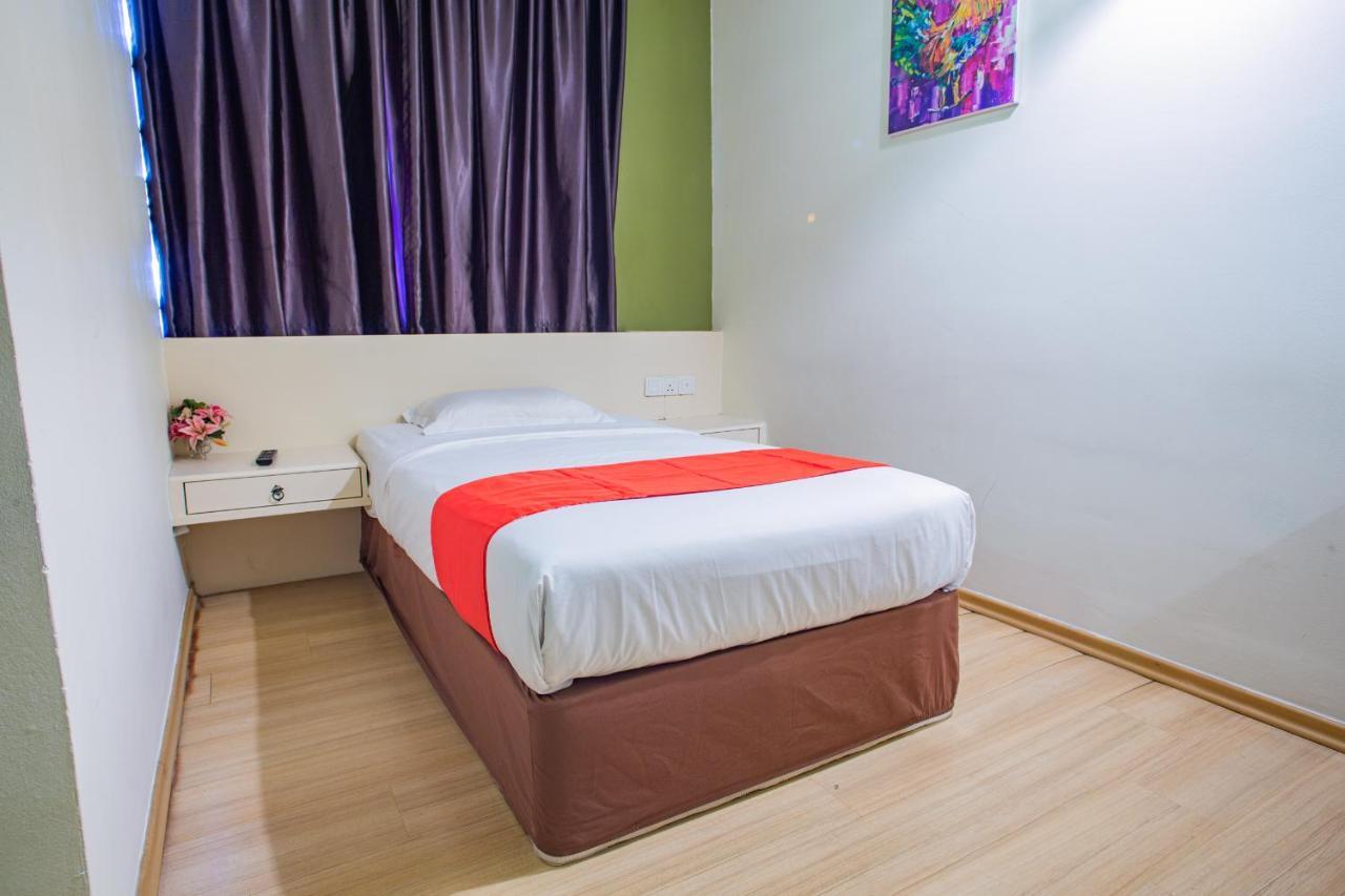 Hotel 101 Permas Jaya Джохор Бахру Екстериор снимка