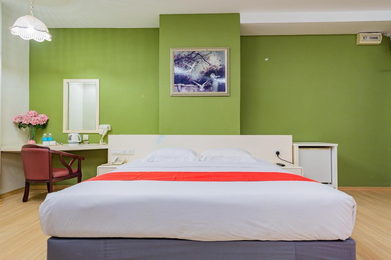 Hotel 101 Permas Jaya Джохор Бахру Екстериор снимка