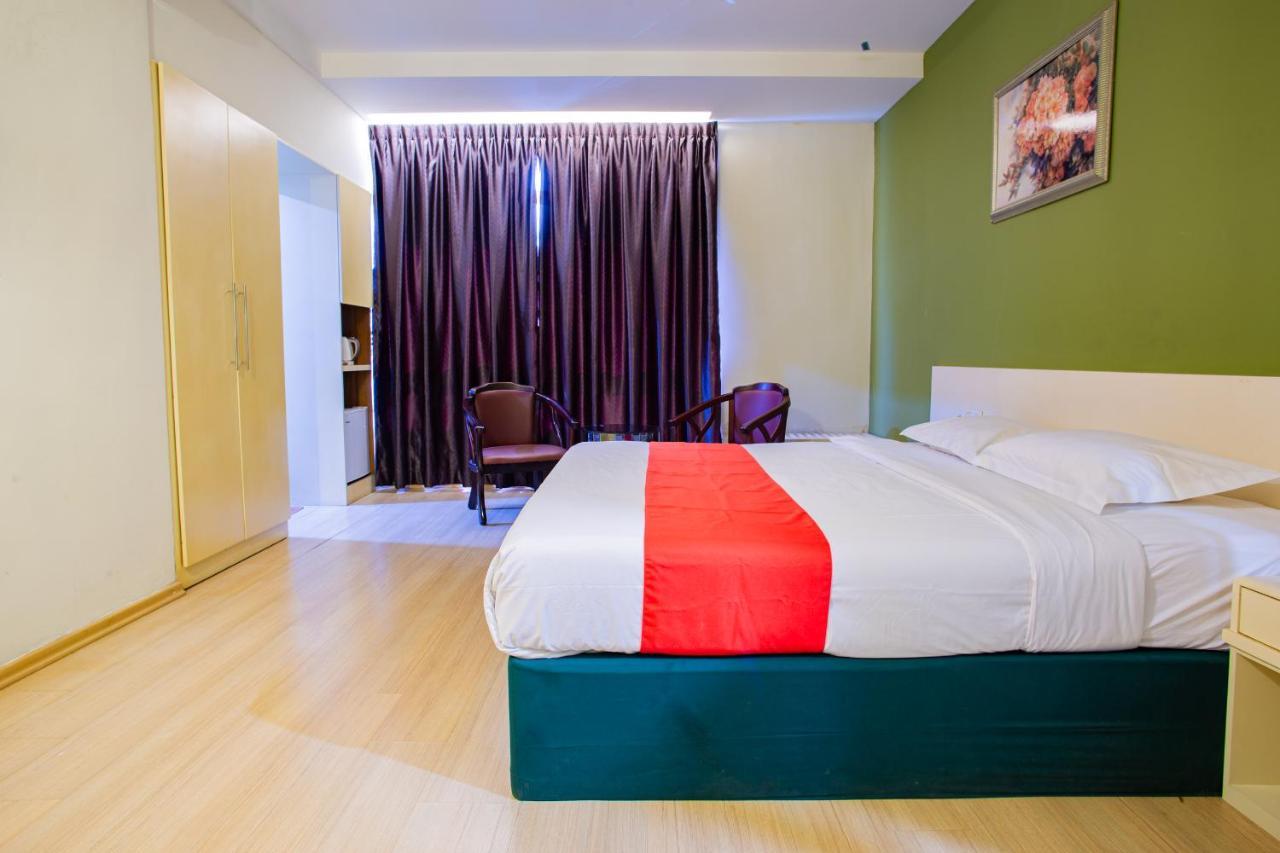 Hotel 101 Permas Jaya Джохор Бахру Екстериор снимка