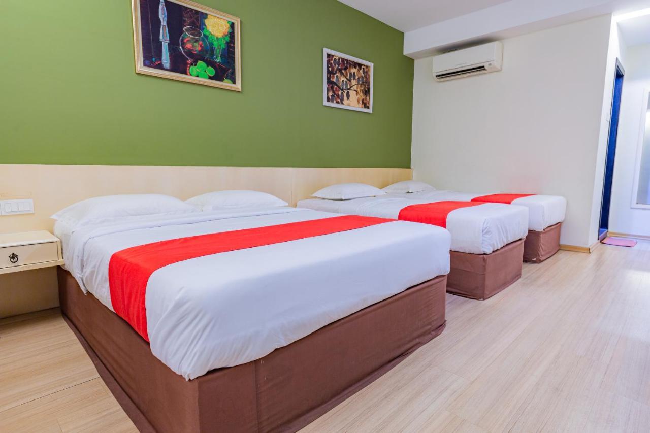 Hotel 101 Permas Jaya Джохор Бахру Екстериор снимка