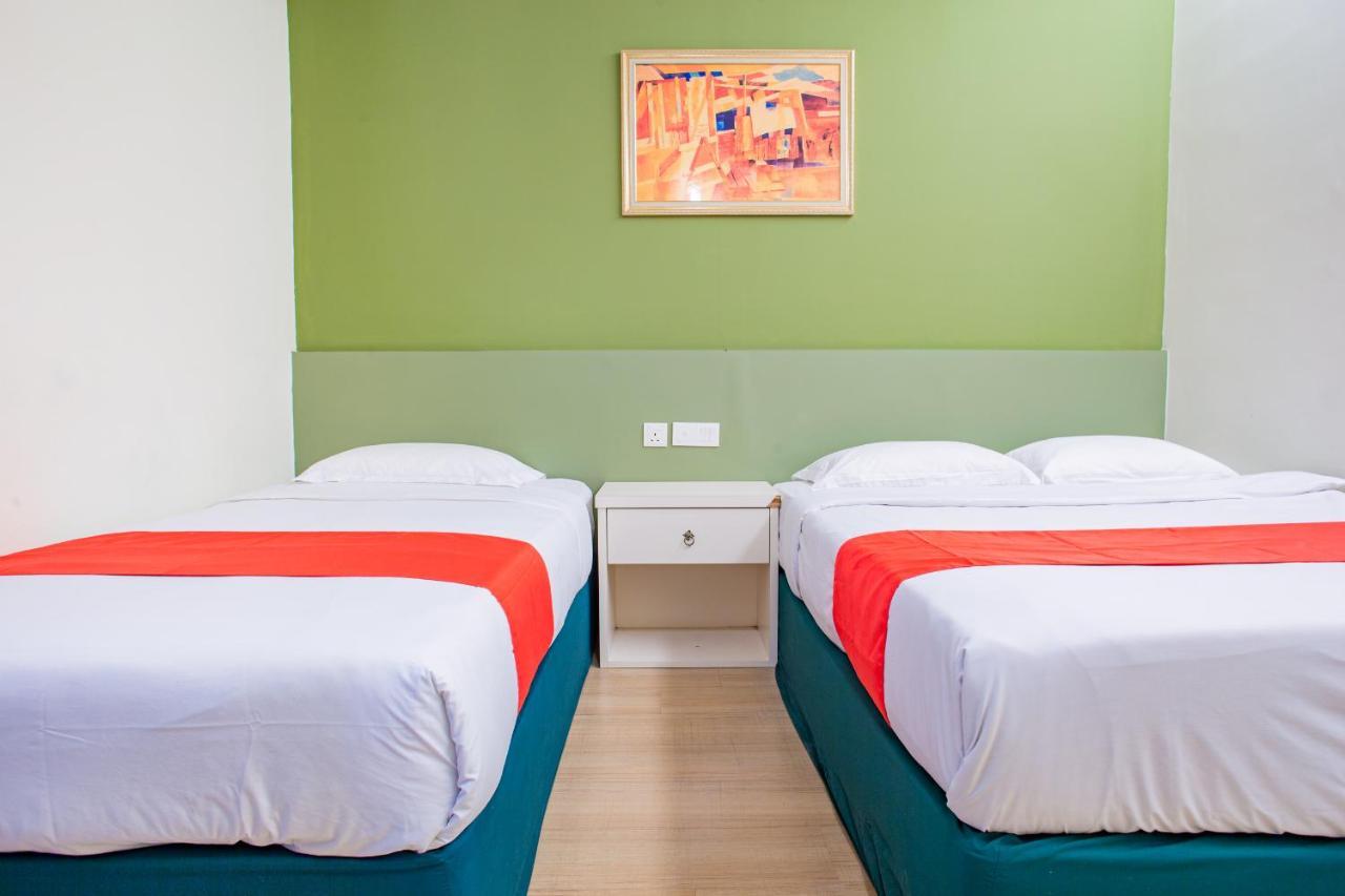 Hotel 101 Permas Jaya Джохор Бахру Екстериор снимка