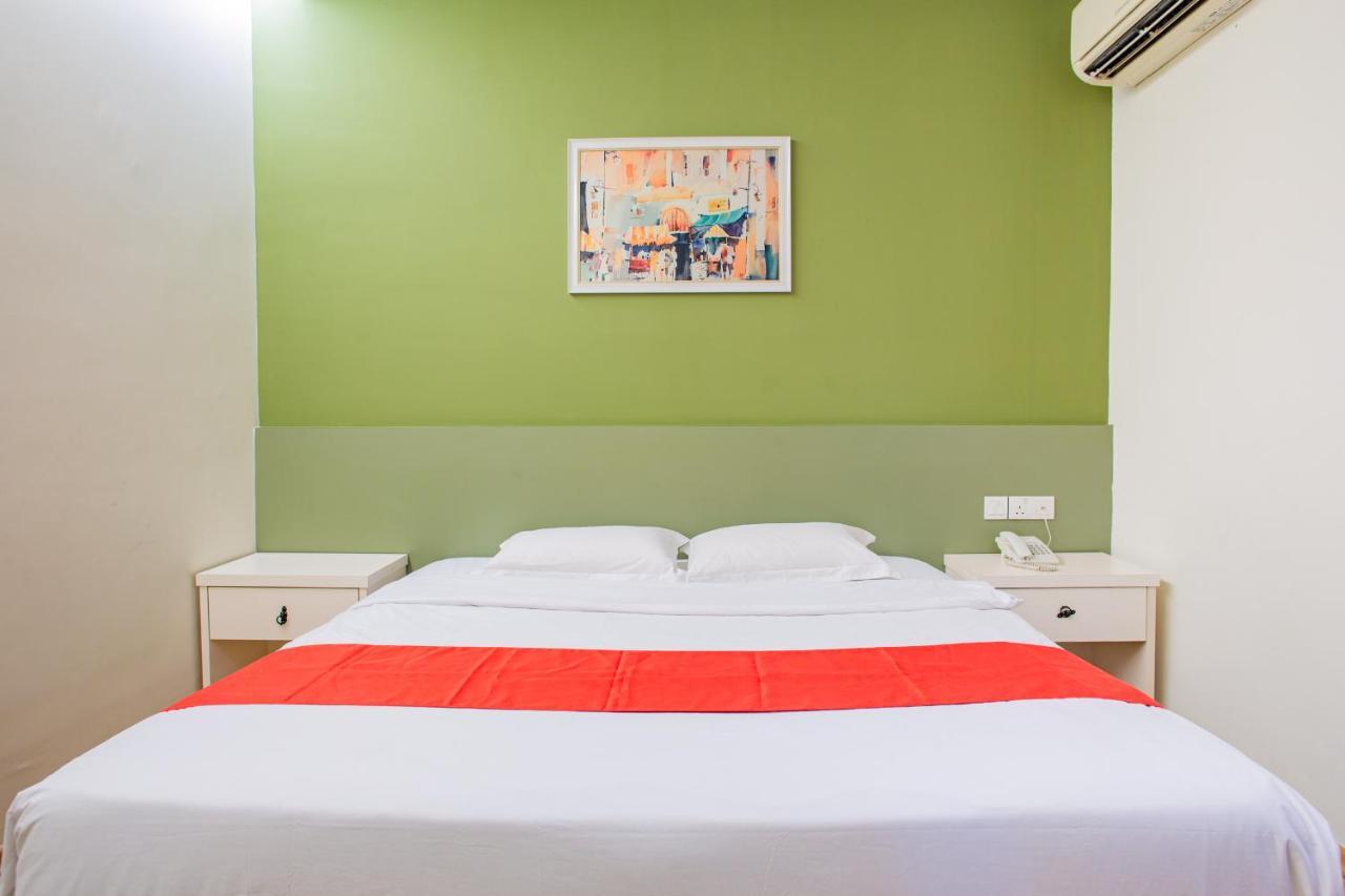 Hotel 101 Permas Jaya Джохор Бахру Екстериор снимка