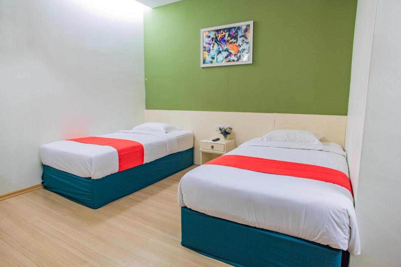 Hotel 101 Permas Jaya Джохор Бахру Екстериор снимка