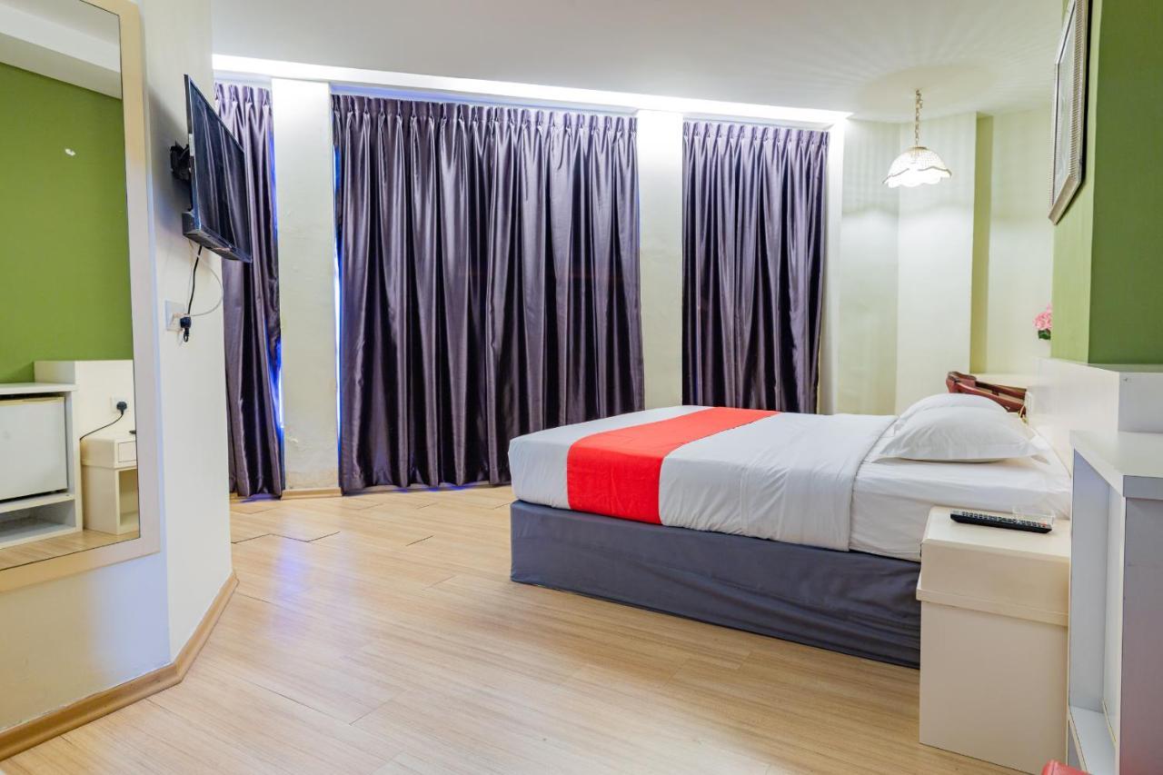 Hotel 101 Permas Jaya Джохор Бахру Екстериор снимка