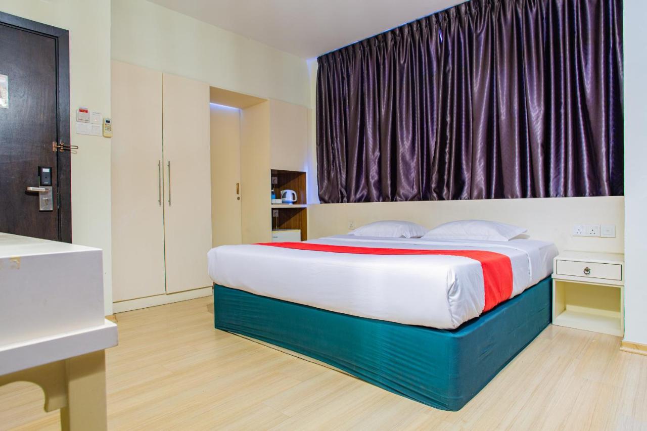 Hotel 101 Permas Jaya Джохор Бахру Екстериор снимка